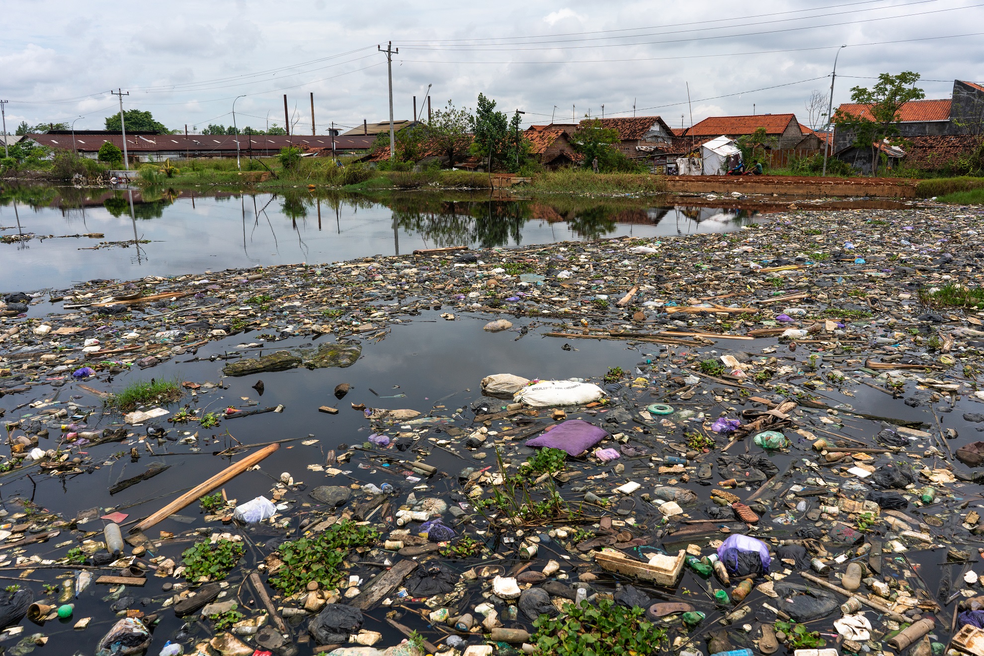 Ancaman Limbah Dan Sampah Pada Lingkungan Perairan