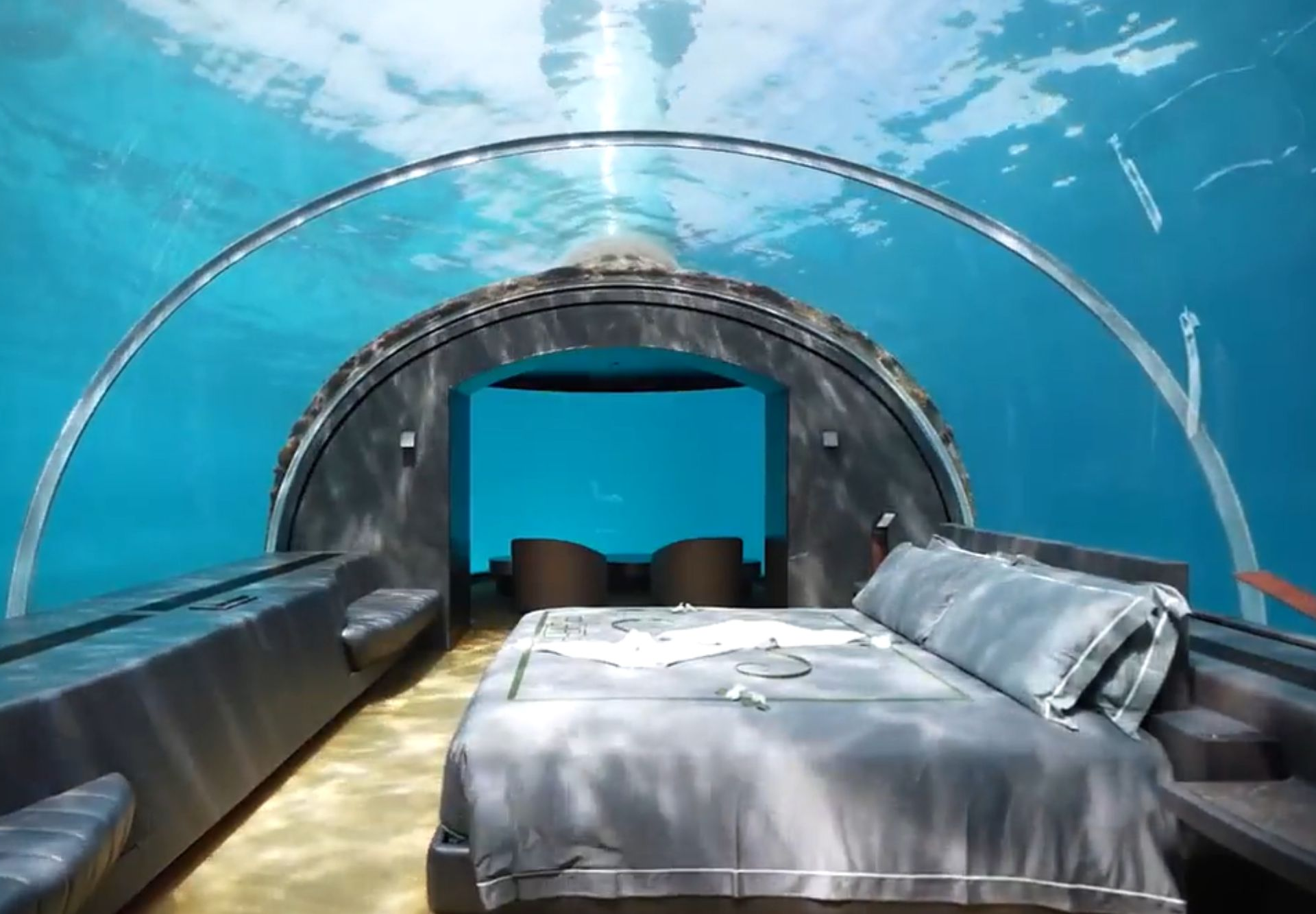 Pengalaman Menginap Di Hotel Bawah Dasar Laut