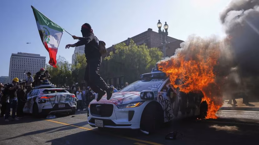 Los Angeles: Unjuk Rasa Imigran Berujung Kerusuhan Hebat