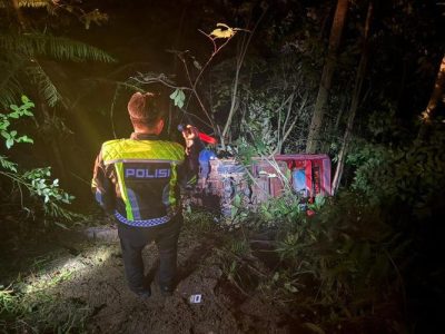 Odong Odong Bawa 18 Penumpang Terjun 10 Meter Ke Jurang