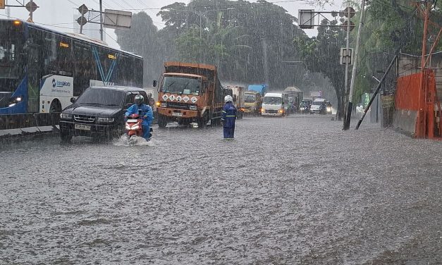 BMKG Buka Suara Soal Kapan Cuaca Ekstrem Jakarta Mereda