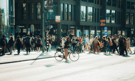 Zara: Revolusi Fast Fashion dan Dominasi Kerajaan Ritel Global