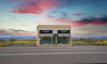 Prada: Dialektika,Intelektualitas, Seni, dan Kemewahan Visioner