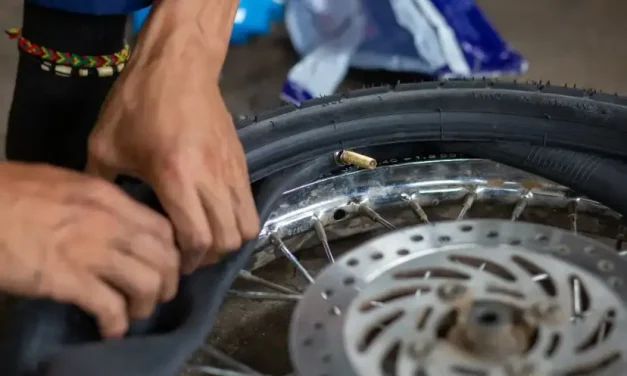 Rawat Ban Motor Sendiri, Riding Jadi Makin Enak!