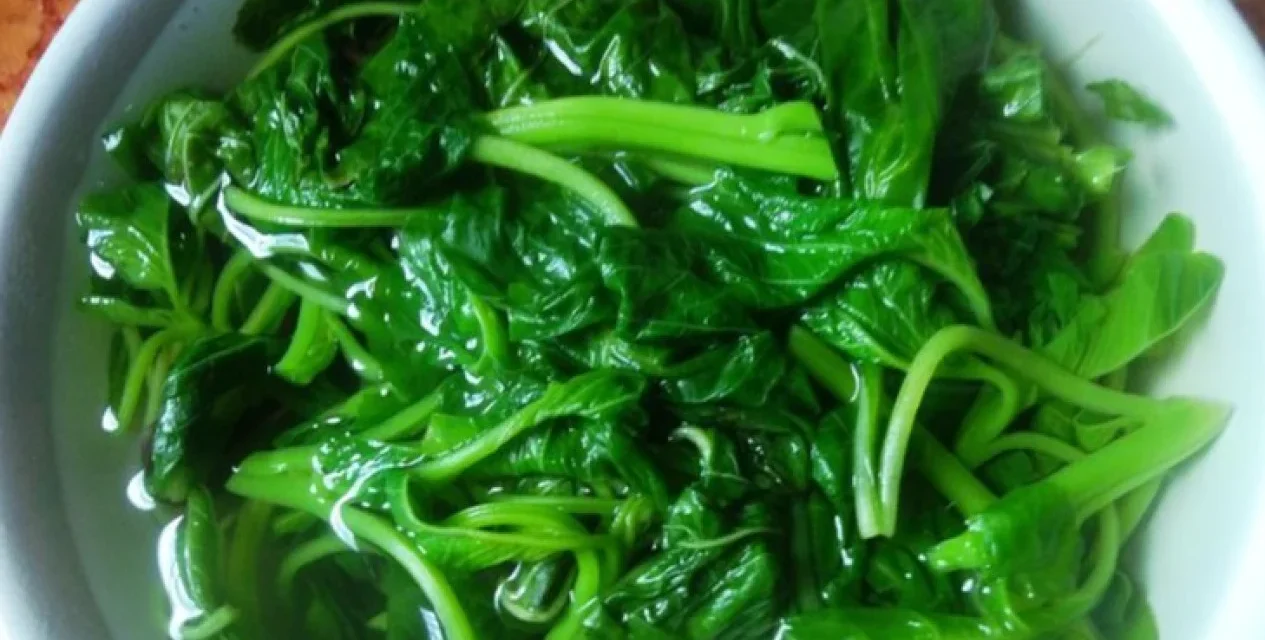 Sayur Bayam Tetap Hijau Seger: Ini 4 Trik Rahasianya!