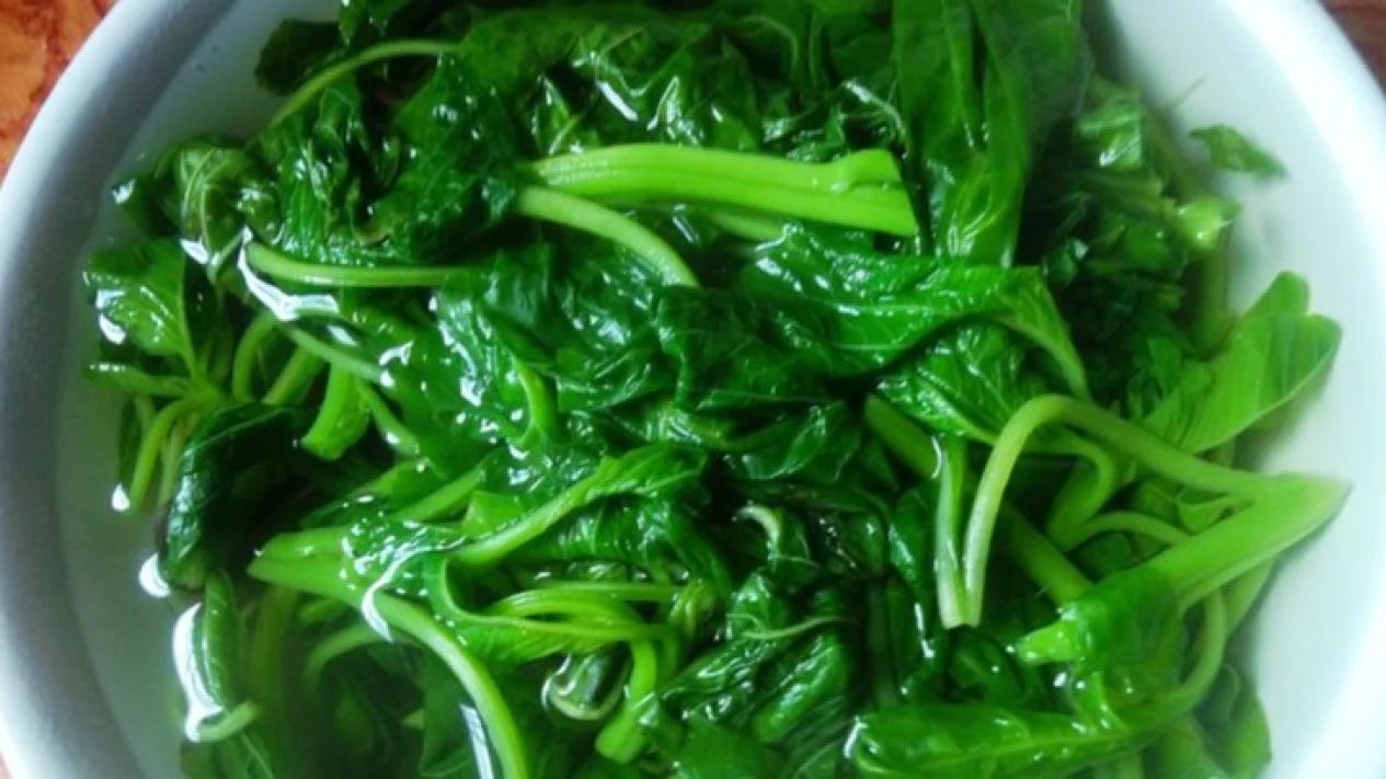 Sayur Bayam Tetap Hijau Seger: Ini 4 Trik Rahasianya!