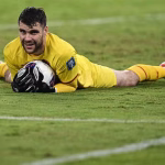 Maarten Paes Masuk Radar Ajax, Siap Jadi Kiper Utama?