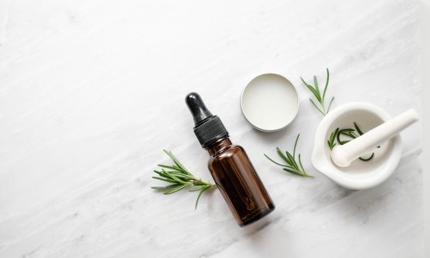 Bukan Cuma Harum, Ini Efek Parfum dalam Skincare-mu